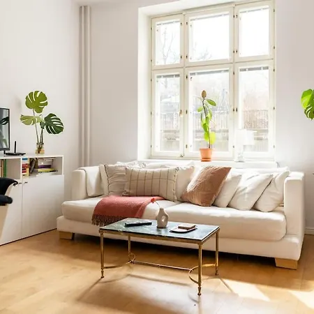 Tyylikaes Kaksio Trendikkaeaessae Punavuoressa Helsinki